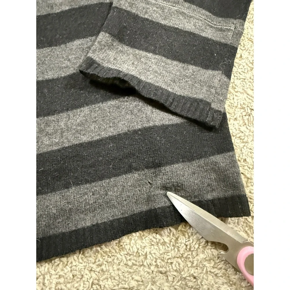 Express‎ Lambswool Striped V-Neck Sweater Grey Academia Preppy Office Grunge M